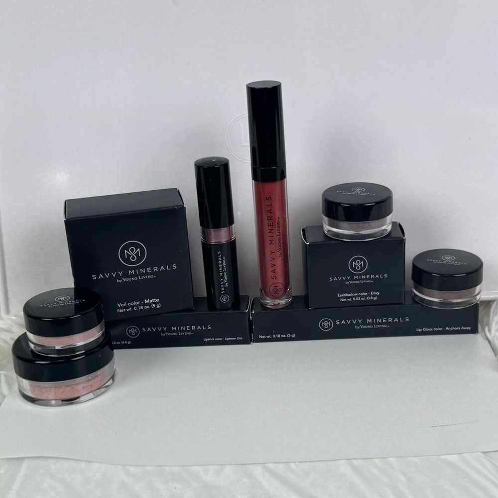 Savvy Minerals by Young Living Makeup Bundle New 5 piece Set